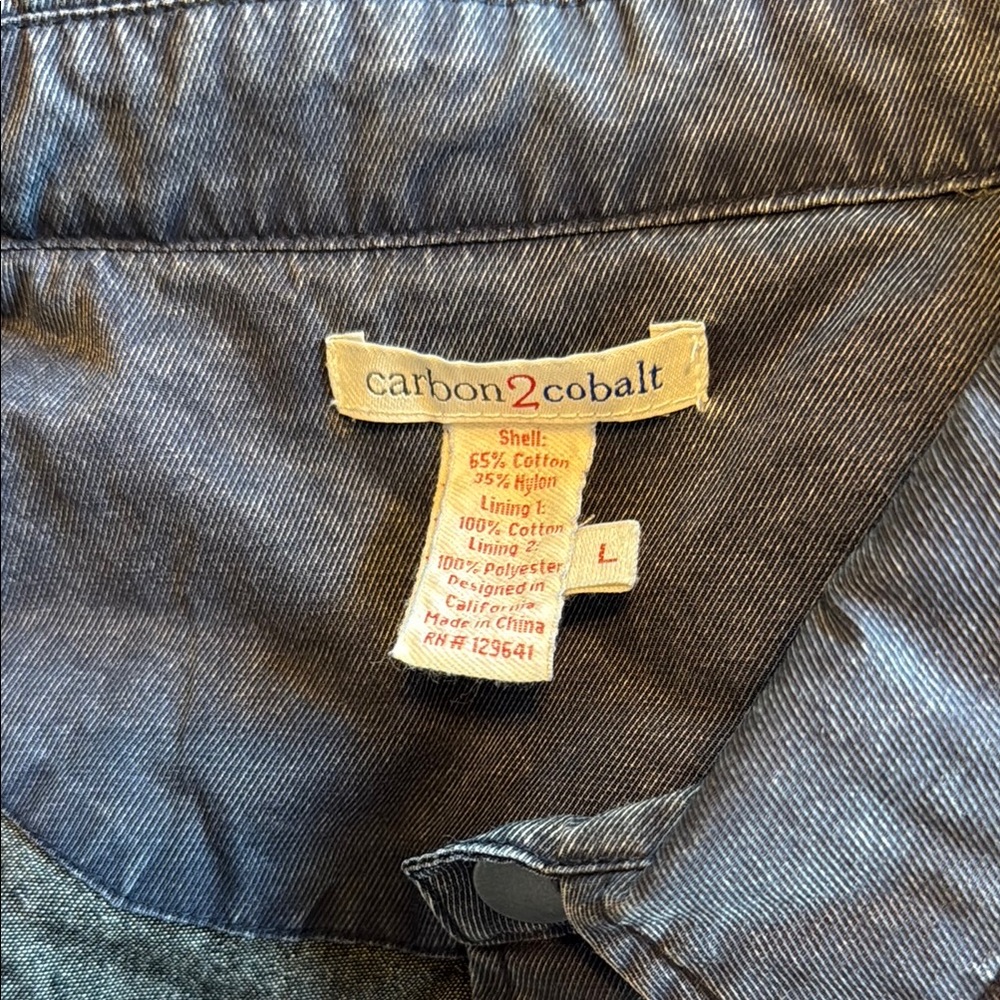 Lightweight Jacket with Structured Design - Picture 2 of 5